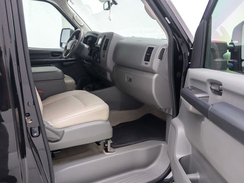 Used 2016 Nissan NV 3500 SL RWD image 15