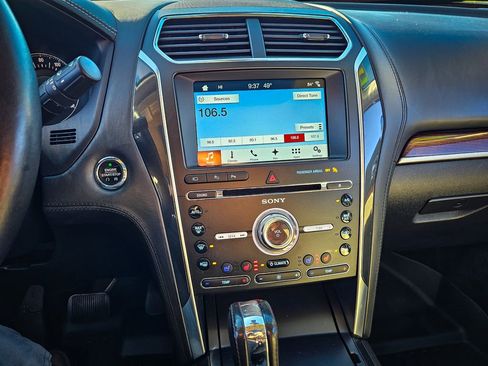 Used 2017 Ford Explorer Platinum image 26