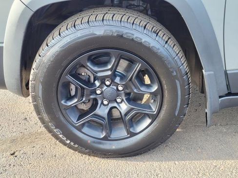 Used 2019 Jeep Cherokee Trailhawk image 5