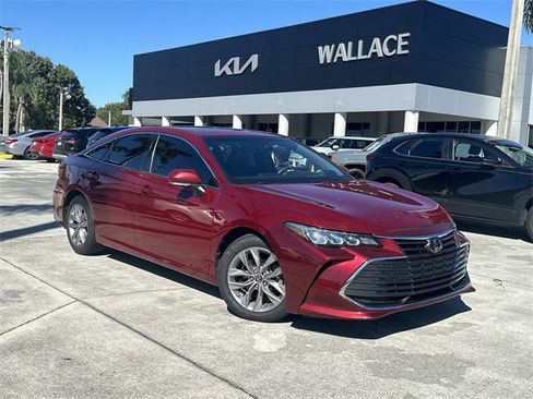 Used 2019 Toyota Avalon XLE image 2