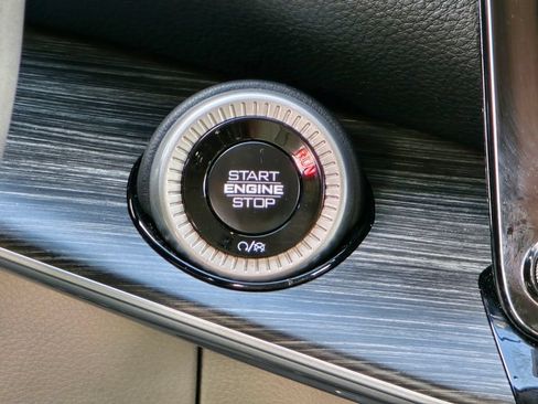 Used 2024 Jeep Wagoneer L Series III w/ Premium Group I AWD/4WD image 37