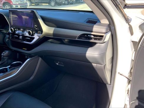 Used 2023 Toyota Highlander Limited image 17