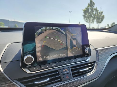 Used 2019 Nissan Altima 2.0 Platinum FWD image 4