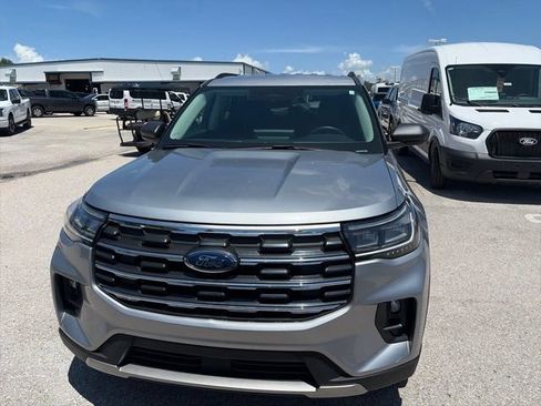 Used 2025 Ford Explorer Active w/ Active Comfort Package AWD/4WD image 2