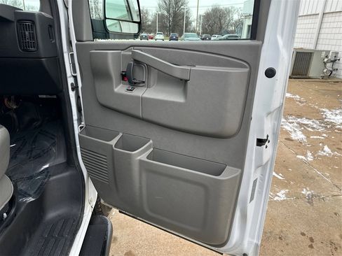 Used 2018 GMC Savana 2500 w/ Driver Convenience Package image 19