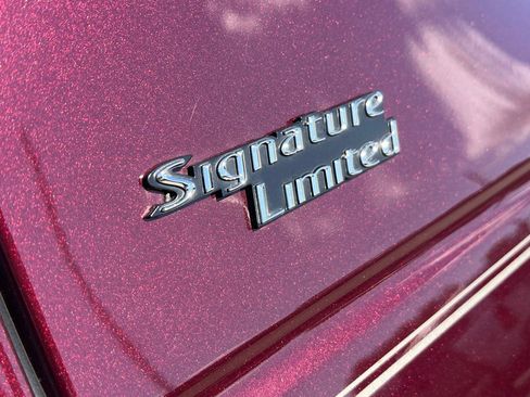 Used 2006 Lincoln Town Car Signature RWD image 22