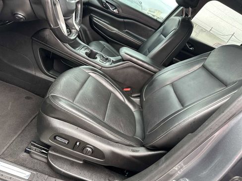 Used 2021 GMC Acadia SLT w/ Technology Package FWD image 11