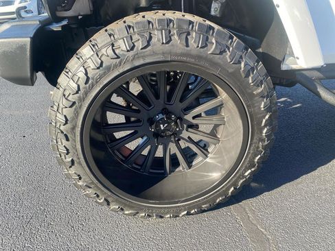 Used 2015 Jeep Wrangler Unlimited Sahara w/ Dual Top Group AWD/4WD image 9