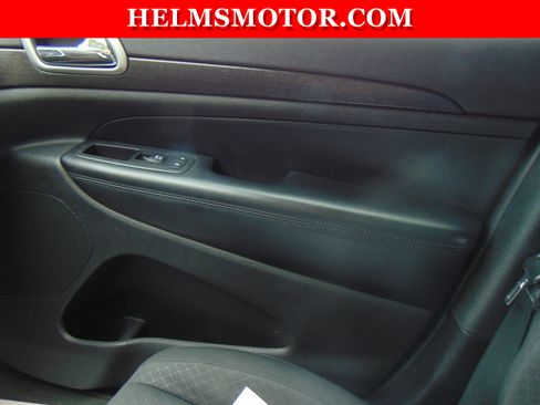 Certified 2018 Jeep Grand Cherokee Laredo image 32