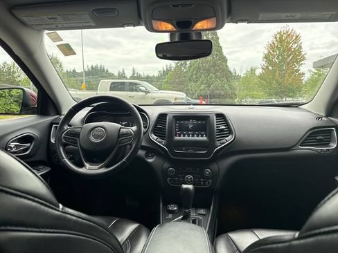 Used 2019 Jeep Cherokee Latitude Plus w/ Comfort/Convenience Group AWD/4WD image 11