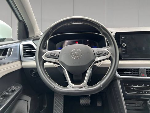 Used 2026 Volkswagen Taos SE AWD/4WD image 13