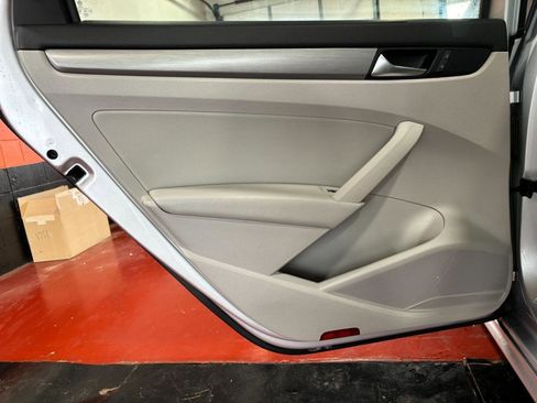 Used 2014 Volkswagen Passat 2.5 SE image 28
