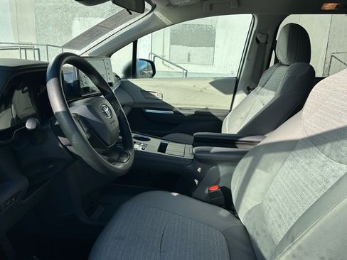 Certified 2024 Toyota Sienna LE image 10