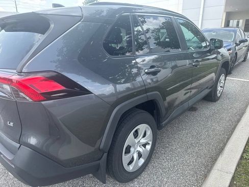 Used 2021 Toyota RAV4 LE FWD image 4