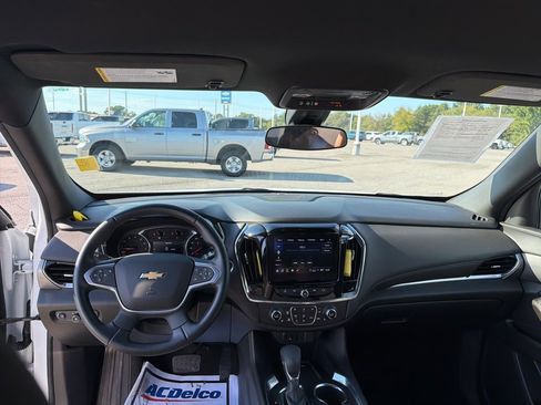Used 2023 Chevrolet Traverse LT image 32