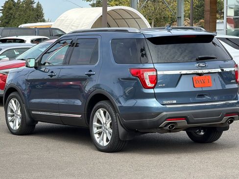 Used 2018 Ford Explorer XLT w/ Equipment Group 202A AWD/4WD image 8