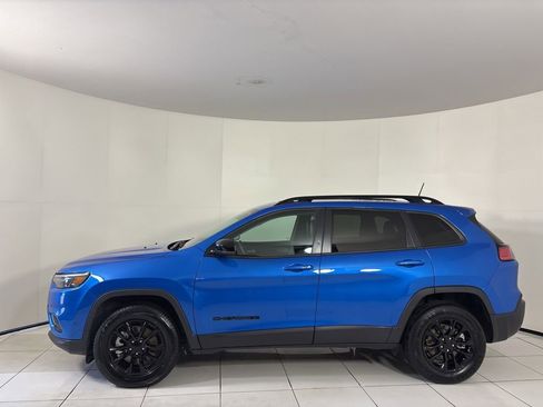 Used 2023 Jeep Cherokee Altitude Lux image 2