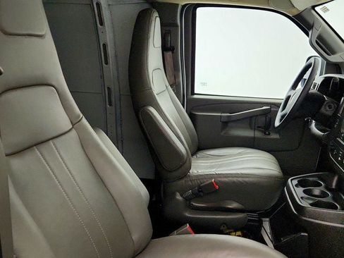 Used 2025 GMC Savana 3500 Extended RWD image 28