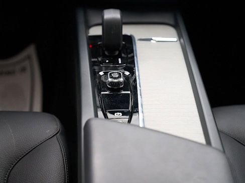 Certified 2025 Volvo XC60 B5 Plus AWD/4WD image 30