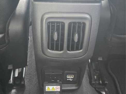 Used 2018 Jeep Compass Latitude w/ Popular Equipment Group FWD image 11