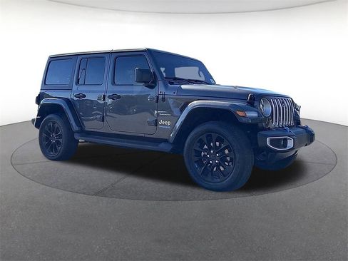 Used 2022 Jeep Wrangler Unlimited Sahara w/ Cold Weather Group image 7