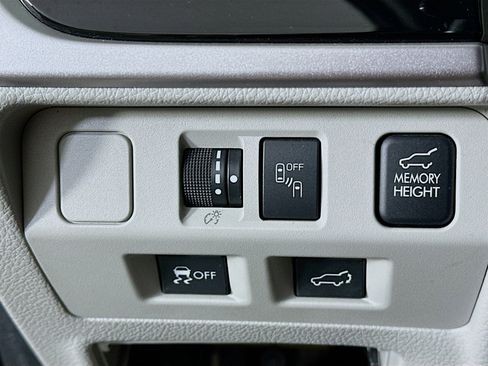 Used 2017 Subaru Forester 2.5i Limited image 16