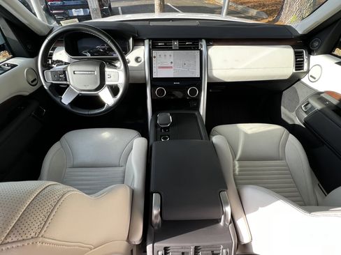 Used 2023 Land Rover Discovery S image 36