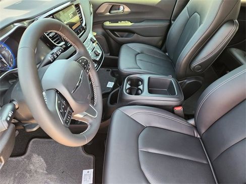 New 2026 Chrysler Voyager LX image 9