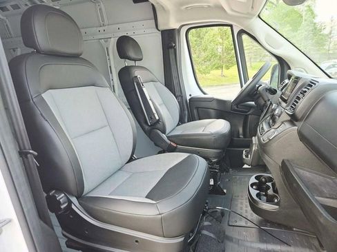 Used 2026 RAM ProMaster 2500 w/ Convenience Group FWD image 13