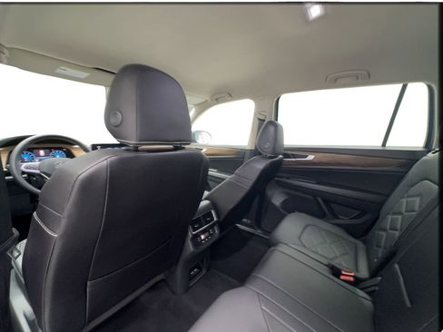 Used 2025 Volkswagen Atlas SE FWD image 23