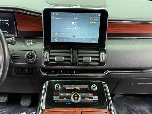 Used 2021 Lincoln Navigator L Reserve image 22