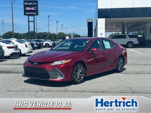 Used 2021 Toyota Camry XLE w/ Navigation Package FWD image 1