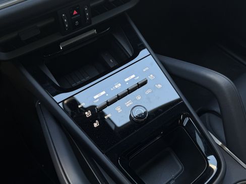 Used 2025 Porsche Cayenne Turbo image 26