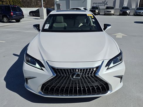 Used 2024 Lexus ES 300h w/ Luxury Package image 8
