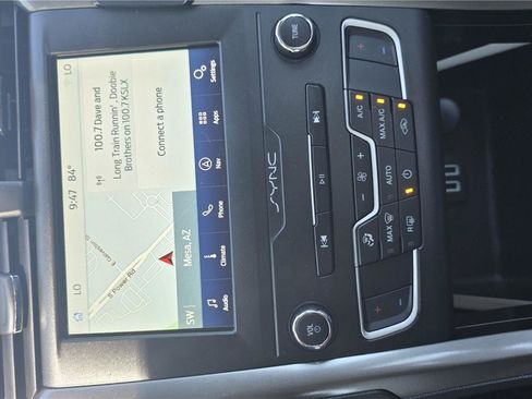 Used 2019 Ford Fusion SE FWD image 20