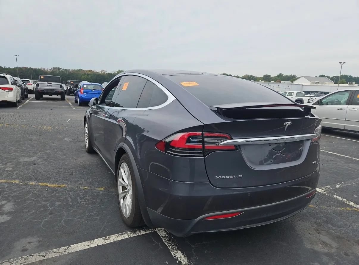 Used 2018 Tesla Model X 100D AWD/4WD image 3