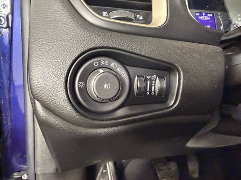 Used 2016 Jeep Renegade Latitude AWD/4WD image 21