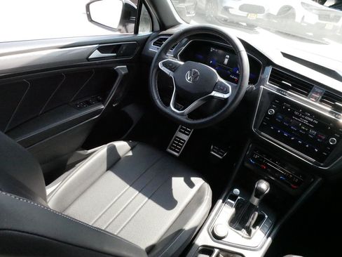 Used 2023 Volkswagen Tiguan SE R-Line AWD/4WD image 9