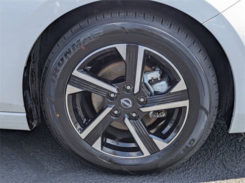 Used 2024 Nissan Sentra SV image 11