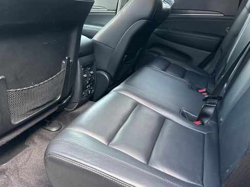 Used 2018 Jeep Grand Cherokee Limited w/ Trailer Tow Group IV AWD/4WD image 12