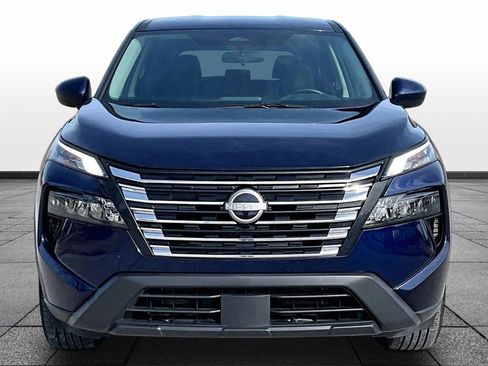 Used 2025 Nissan Rogue SV image 3