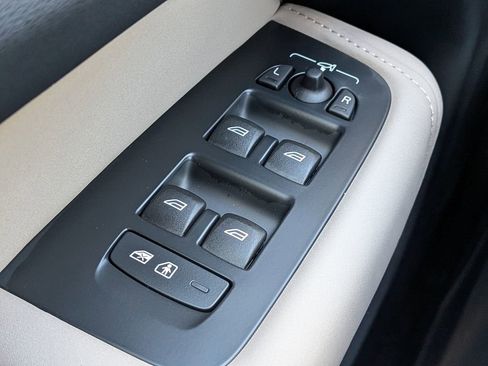 New 2026 Volvo XC60 B5 Plus w/ Protection Package Premier image 27