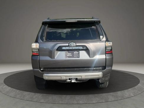 Used 2018 Toyota 4Runner TRD Off-Road AWD/4WD image 5