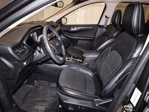 Certified 2020 Ford Escape Titanium w/ Titanium Premium Package 2.0 AWD/4WD image 14