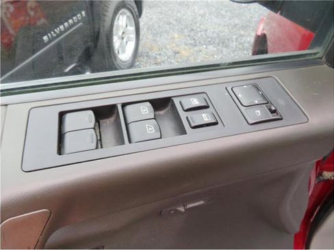 Used 2004 Nissan Titan SE image 30