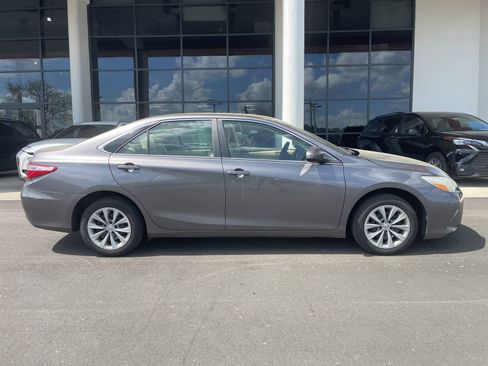 Used 2015 Toyota Camry LE FWD image 8
