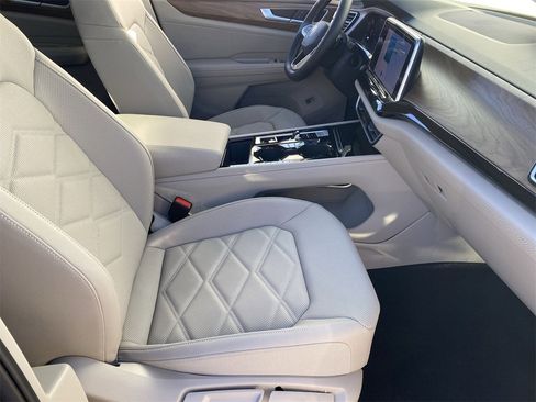 New 2026 Volkswagen Atlas SE image 8