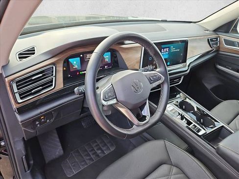 Used 2025 Volkswagen Atlas SE FWD image 10