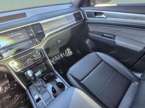 Used 2022 Volkswagen Atlas Cross Sport SE FWD image 14