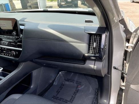 Used 2024 Nissan Pathfinder SV AWD/4WD image 13
